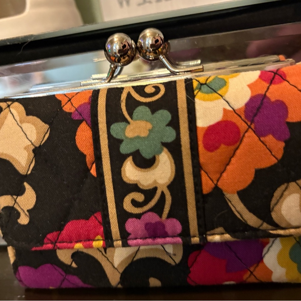 Floral Vera Bradley  Multicolor Women's Clutch NWOT - Picture 3 of 7